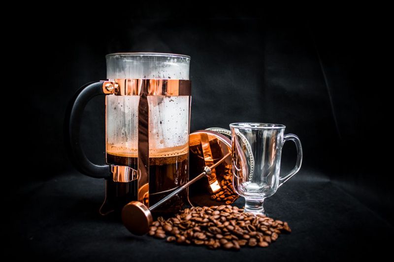 french press coffee brewing